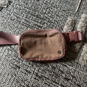 Lululemon everywhere belt bag 1L
